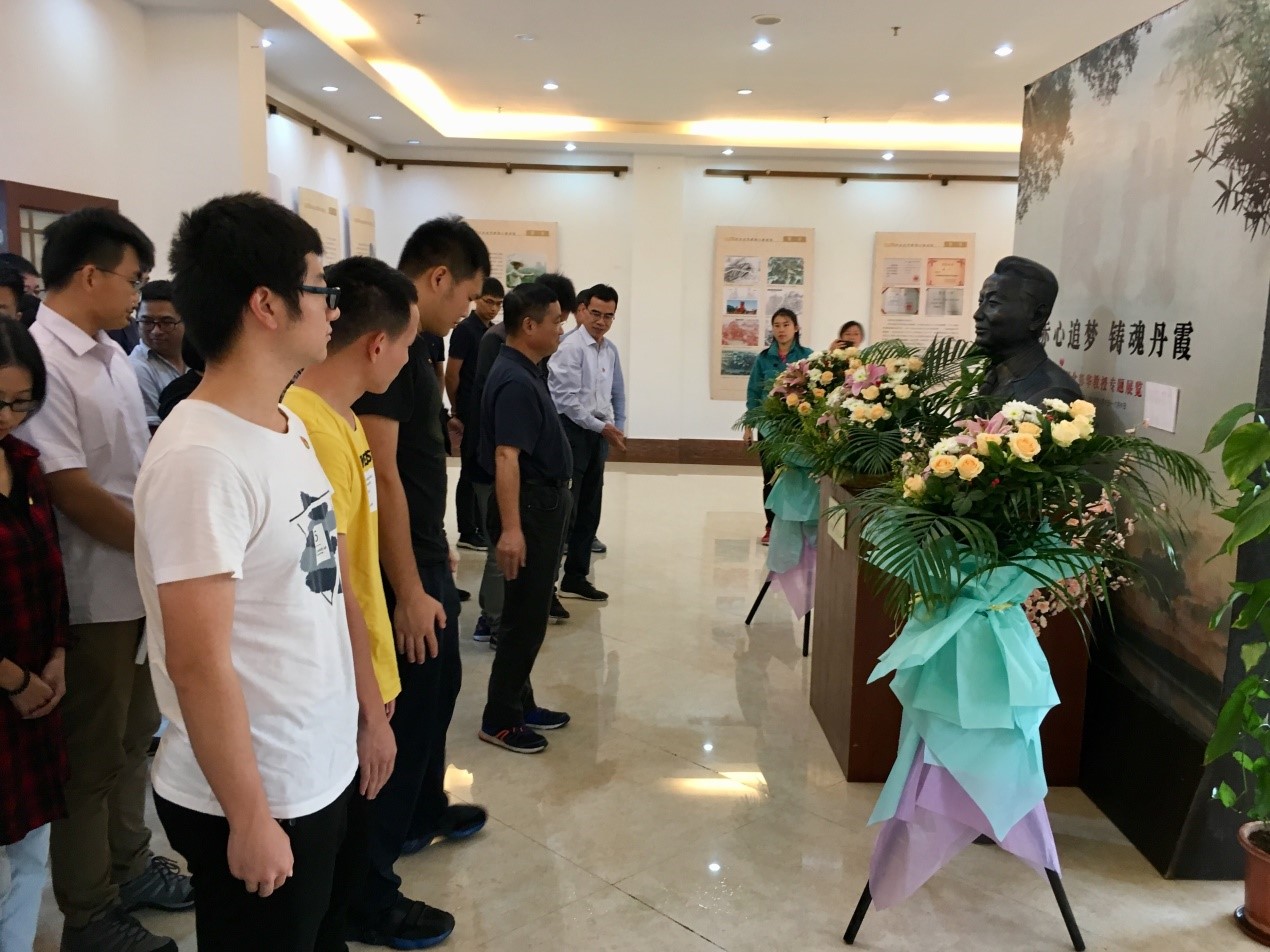 材料学院直属部门分工会组织教工赴韶关学习彭华教授先进事迹